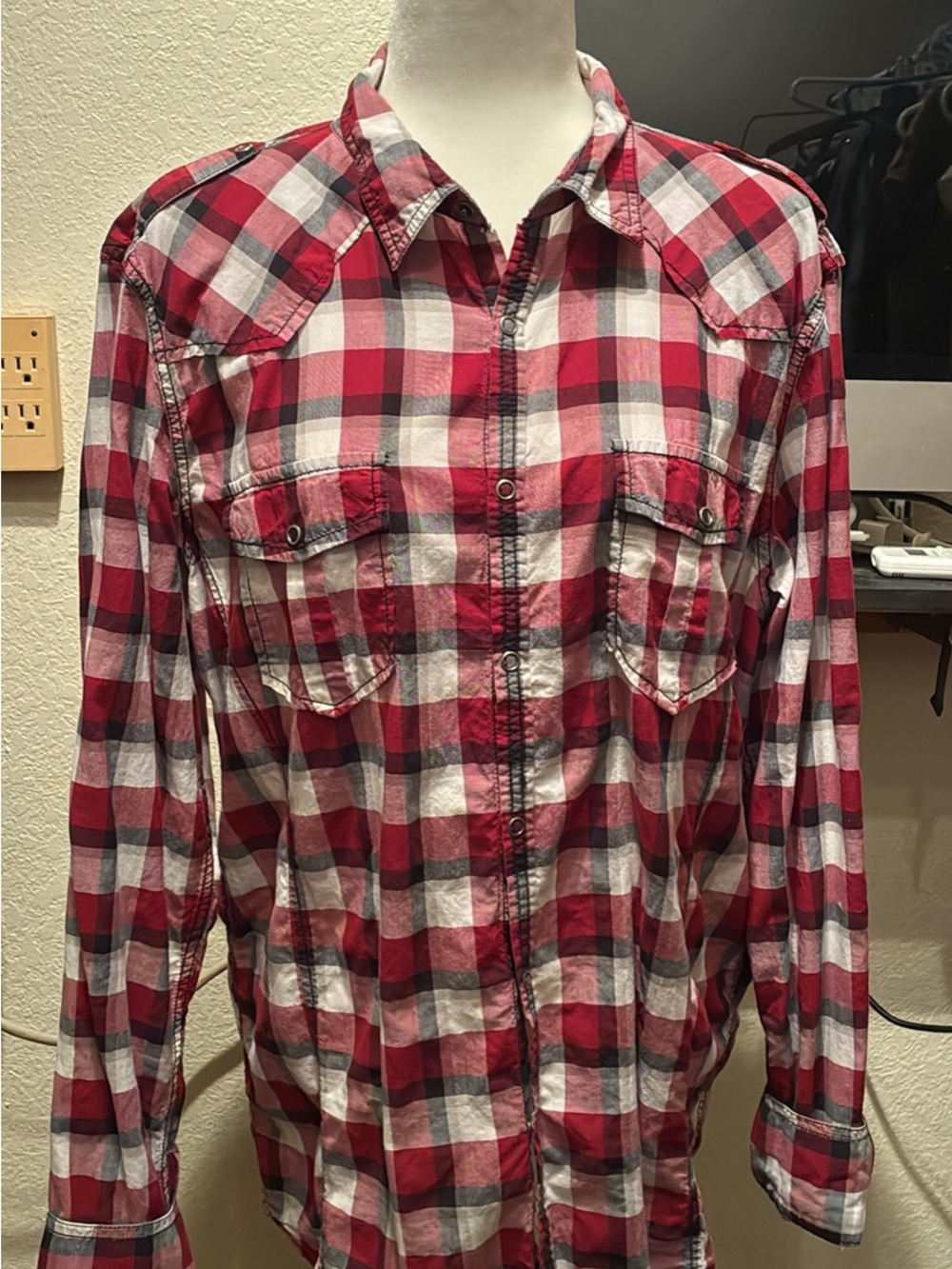 Men's Red & White Plaid Snap-Up long sleeve western shirt. Size large.